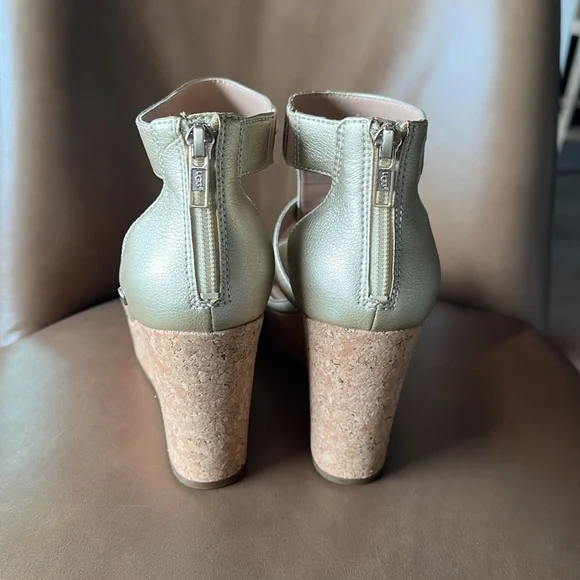 UGG Whitney wedge metallic sandals - Picture 4 of 6